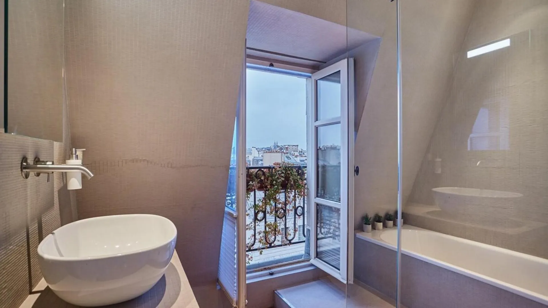 Sublime Apartment Center Of Paris Le Marais