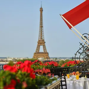 Plaza Athenee - Dorchester Collection Otel