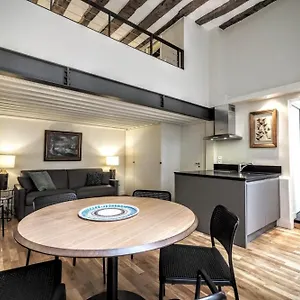 Moliere Chicsuites Paris